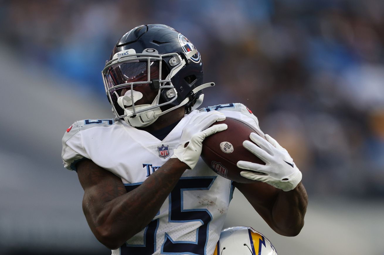 Tennessee Titans v Los Angeles Chargers