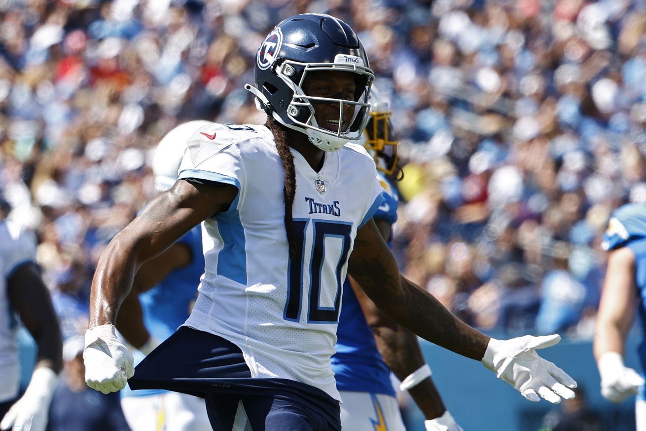 Los Angeles Chargers v Tennessee Titans