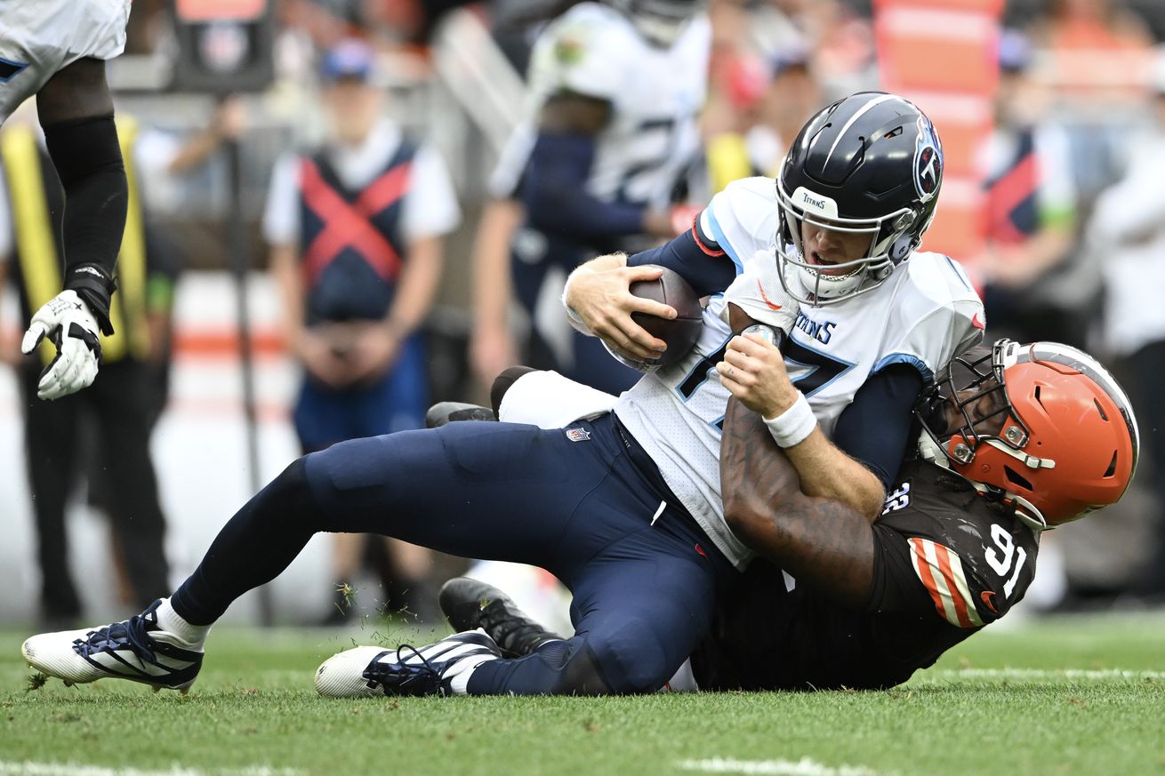 Tennessee Titans v Cleveland Browns