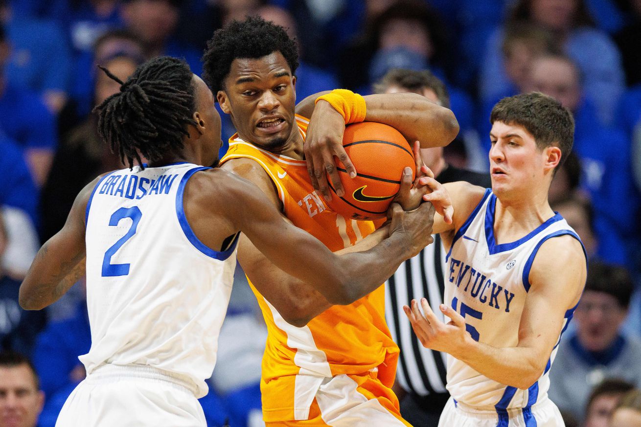 NCAA Basketball: Tennessee at Kentucky