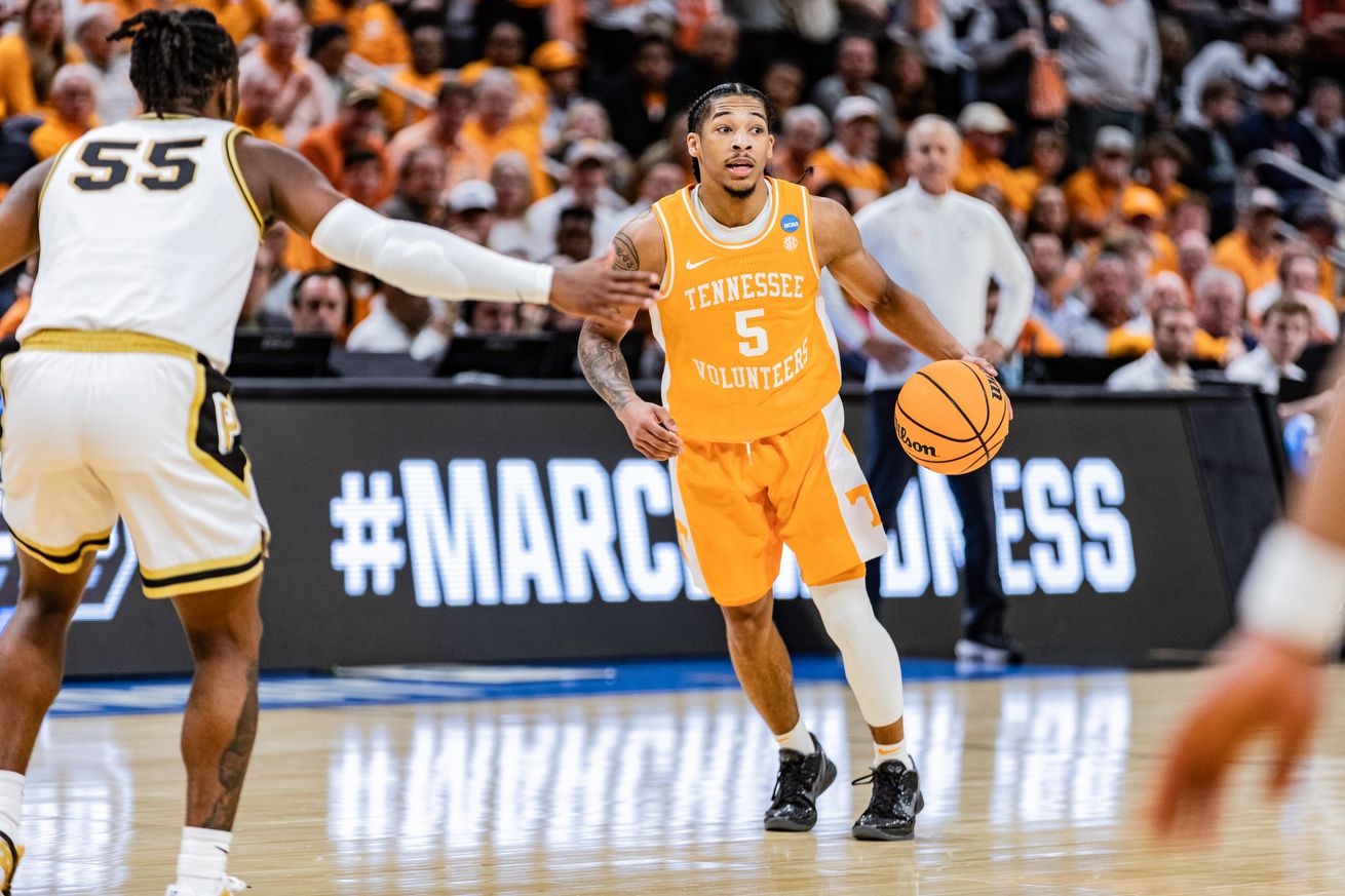 Zakai Zeigler (R) of the Tennessee Volunteers in action...