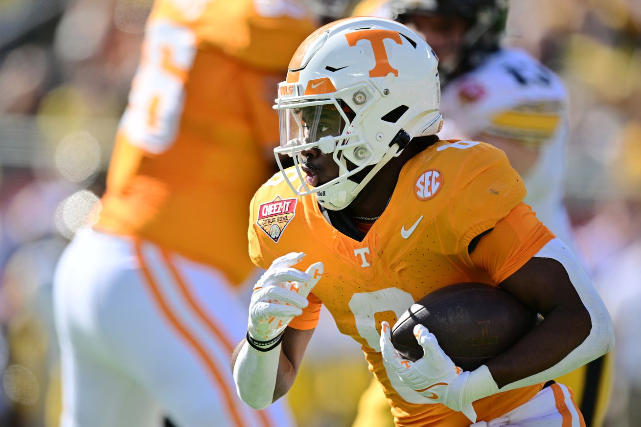 Cheez-It Citrus Bowl - Iowa v Tennessee