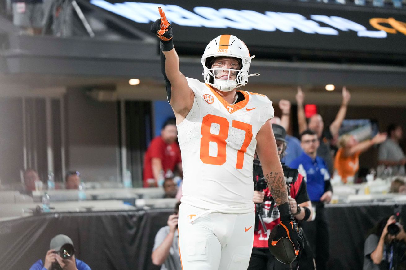 Syndication: The Knoxville News-Sentinel