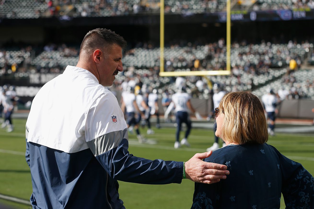 Tennessee Titans v Oakland Raiders