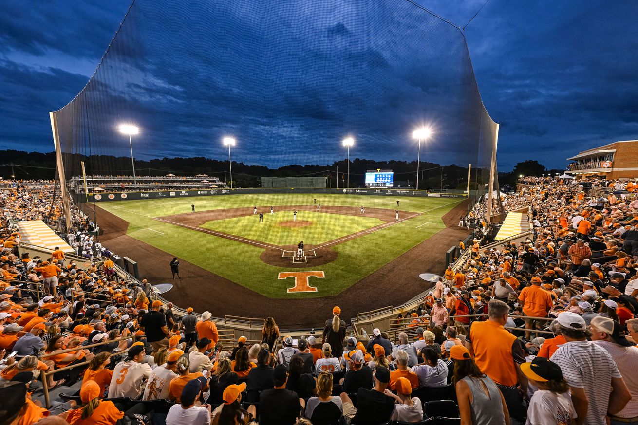 NCAA BASEBALL: JUN 09 - Knoxville Super Regional - Evansville at Tennessee